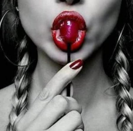 Девушка и Чупа Чупс