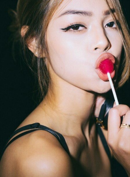 Девушка и Чупа Чупс