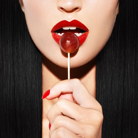 Девушка губы леденец