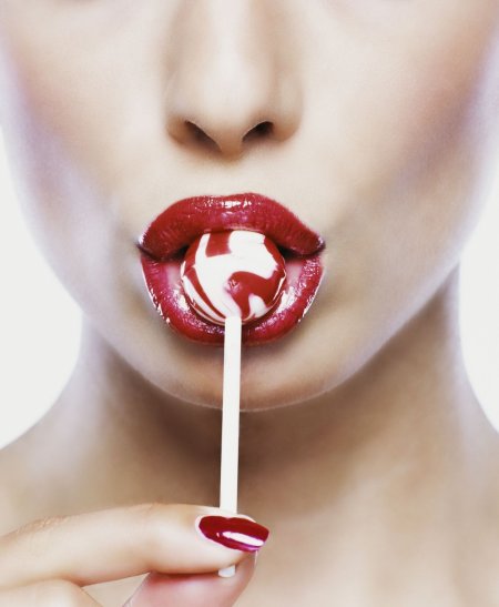 Губы с леденцом