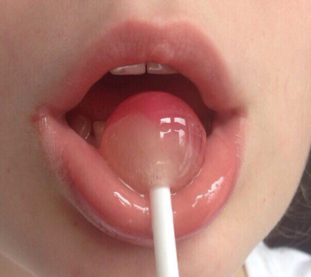 Рот с Чупа чупсом