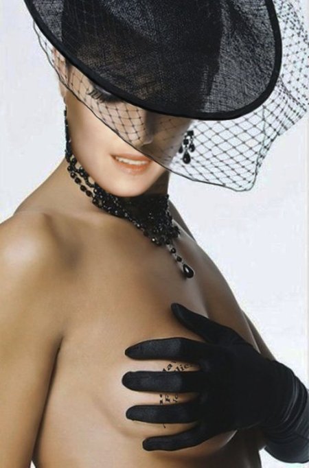 Ню обнаженка в шляпе с вуалью