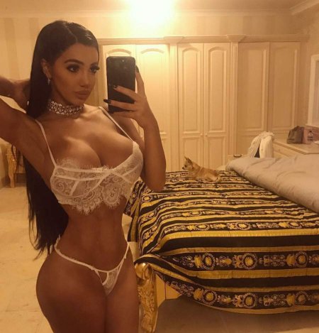 Модель плейбоя Хлоя Хан