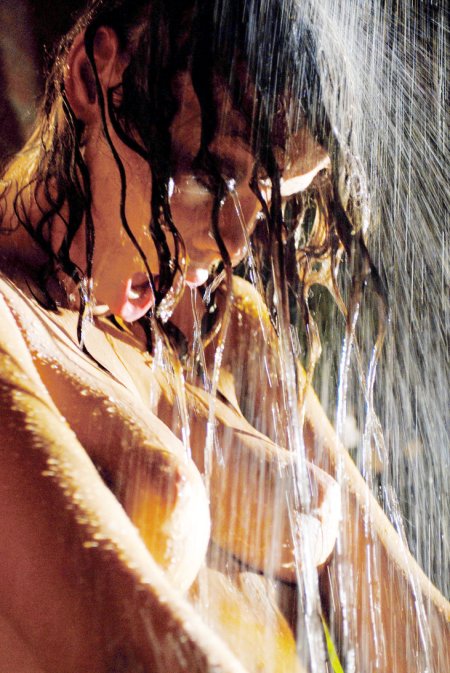 Под дождём эротические