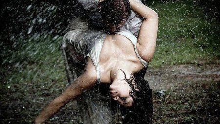 Девушка под дождем