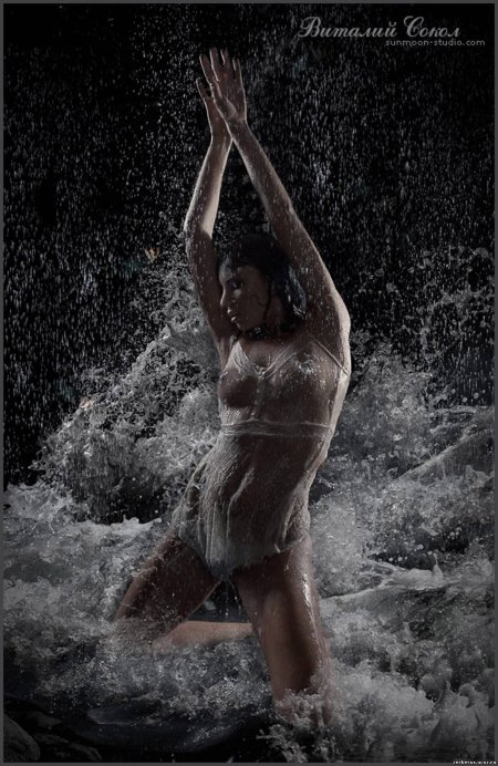 Мокрое платье на голое тело