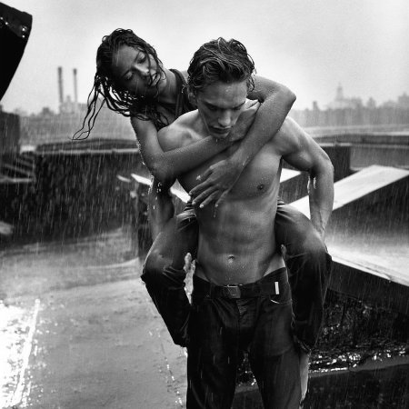 Фотографии в стиле ню под дождем