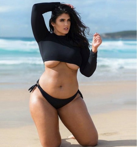 Модель плюс сайз Латисия Томас