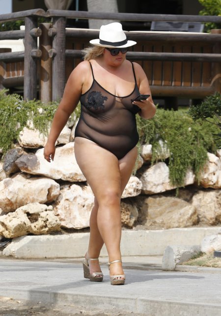 Gemma Collins в купальнике