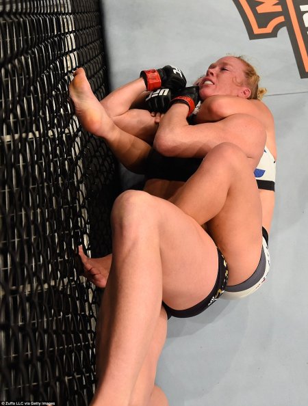 Миша Тейт победила Холли холм