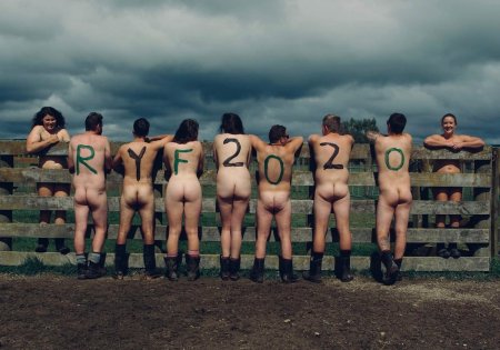 Девушки разделись для календаря