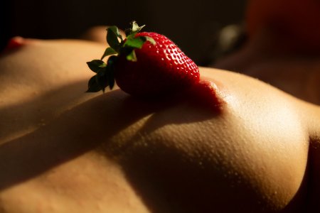 Одна грудь больше другой ню голые тела