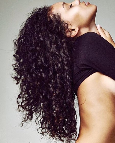 Красивые кудрявые девушки