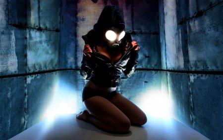 Девушка в маске на аву