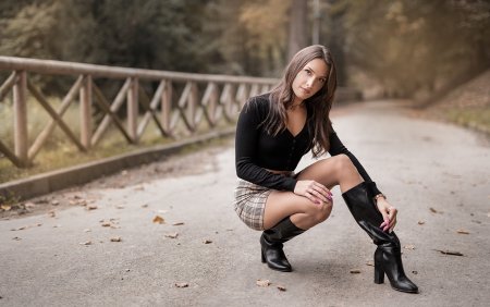 Девушки в сапожках