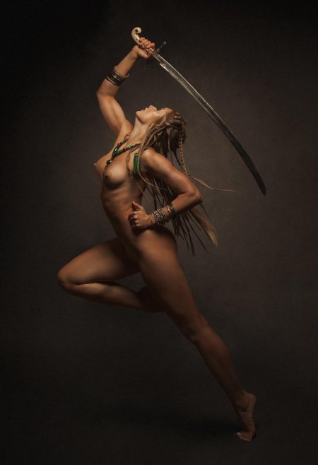 Девушки воительницы ню