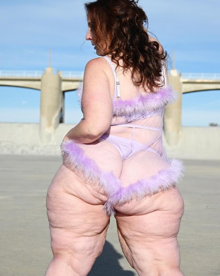 Целлюлитные попы женщин