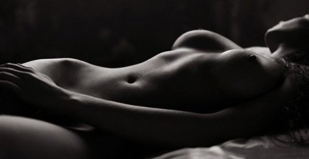 Эротичный женский животик