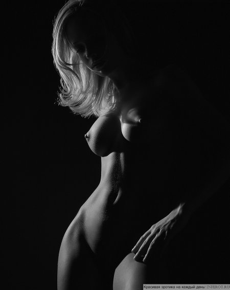 Девушки в стиле ню черно белые