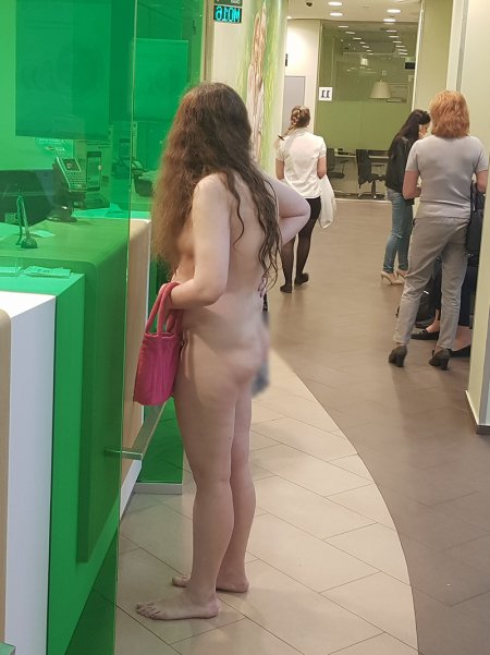 Голые сотрудницы магазинов