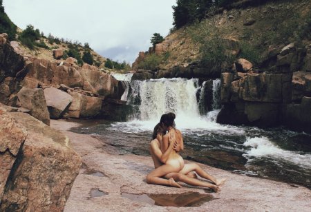 Куннилингус под водопадом