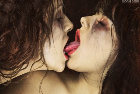 Голая вампирша лесби укус