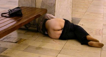 Ню девушка без сознания