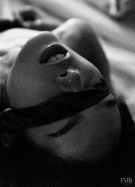 Эротические фото с завязанными глазами