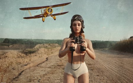 Девушка в самолете