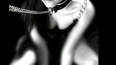 Девушка на поводке