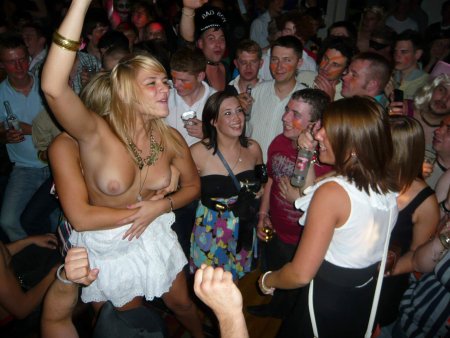 Голая грудь на корпоративе