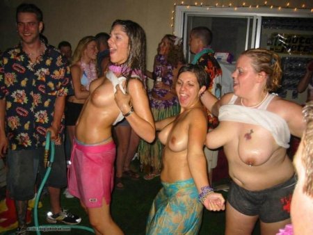 Частная вечеринка с голыми сиськами