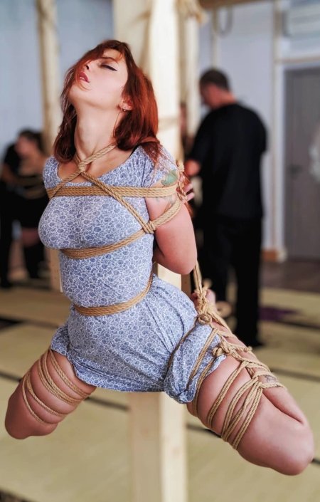 Связанные верёвкой девушки бондаж