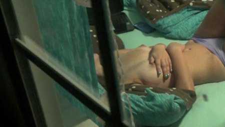 Подглядывание за соседкой