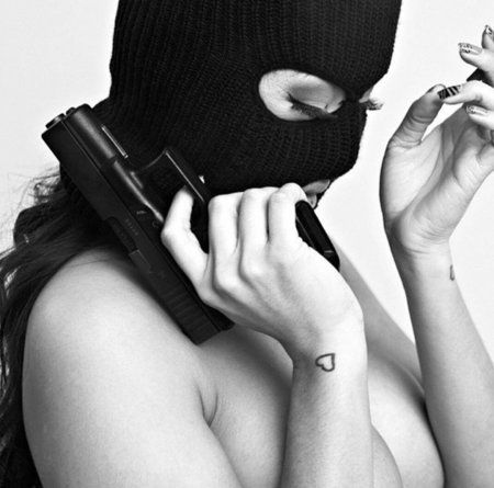 Голая женщина в Балаклаве