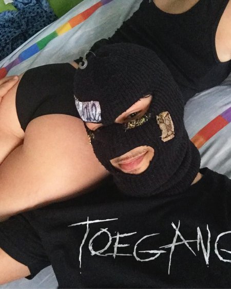 Девушка в Балаклаве