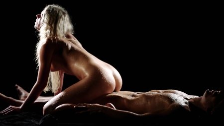 Девушка в эротическом экстазе