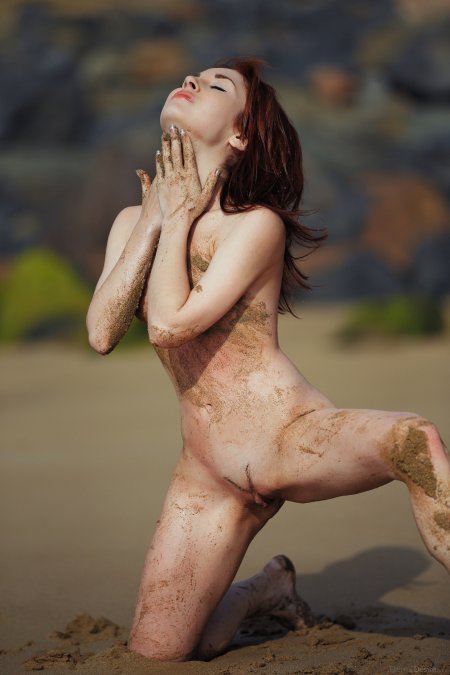 Голые грязные девчонки