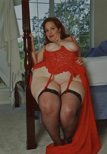 Голые зрелые толстушки в чулках