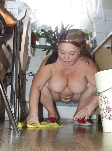 Голые толстые уборщицы