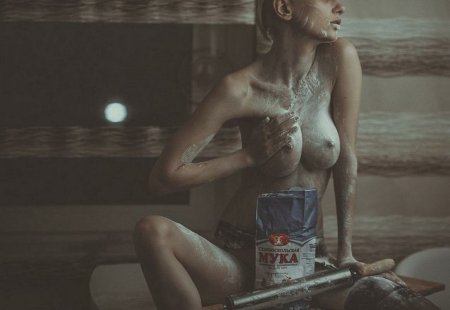 Алиса Тункевич топлесс