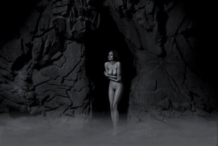 Голая в пещере