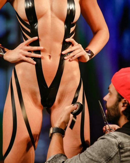 Купальник из изоленты голая