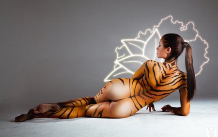 Разрисованные женские тела