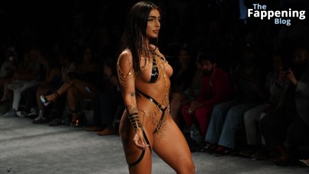 Порнозвезды в изоленте