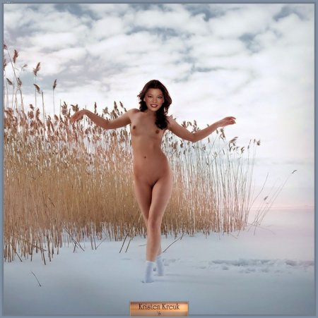 Девушки бегают голышом