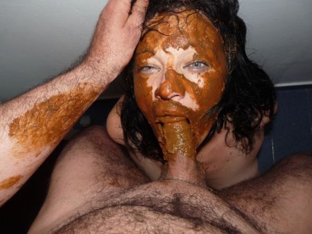 Девушка обмазалась говном