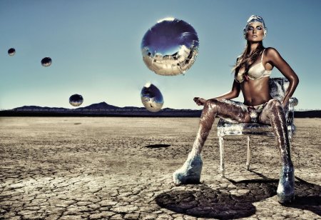 Красивая инопланетянка