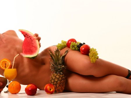 Эротическая фотосессия с овощами