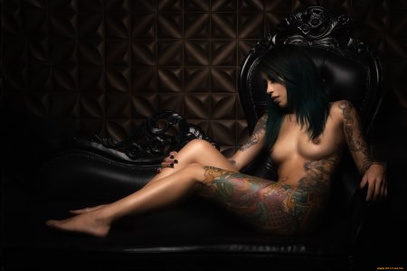 Эротичные девушки с татуировками